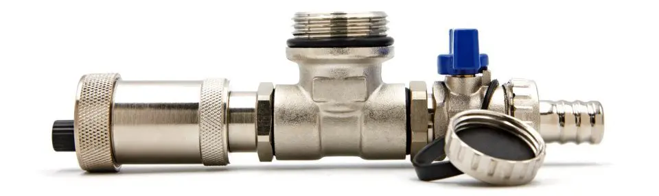 Robinet d'eau et adaptateur